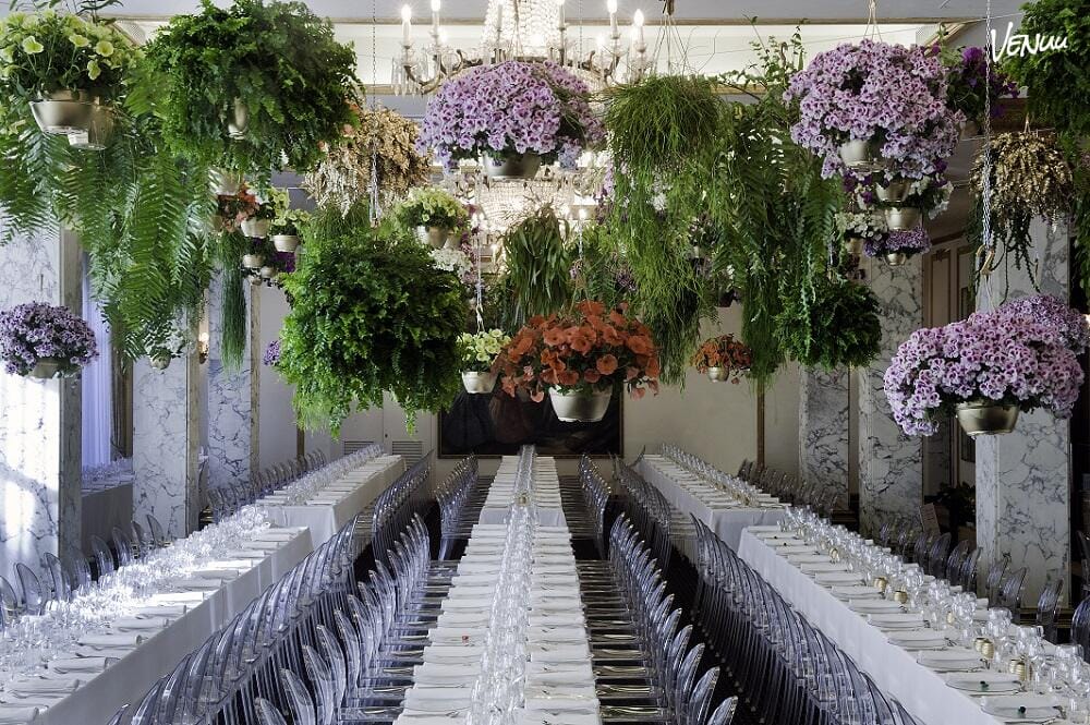 Salón lujoso con estilo clásico en el centro de Barcelona para bodas urbanas con mucha clase.