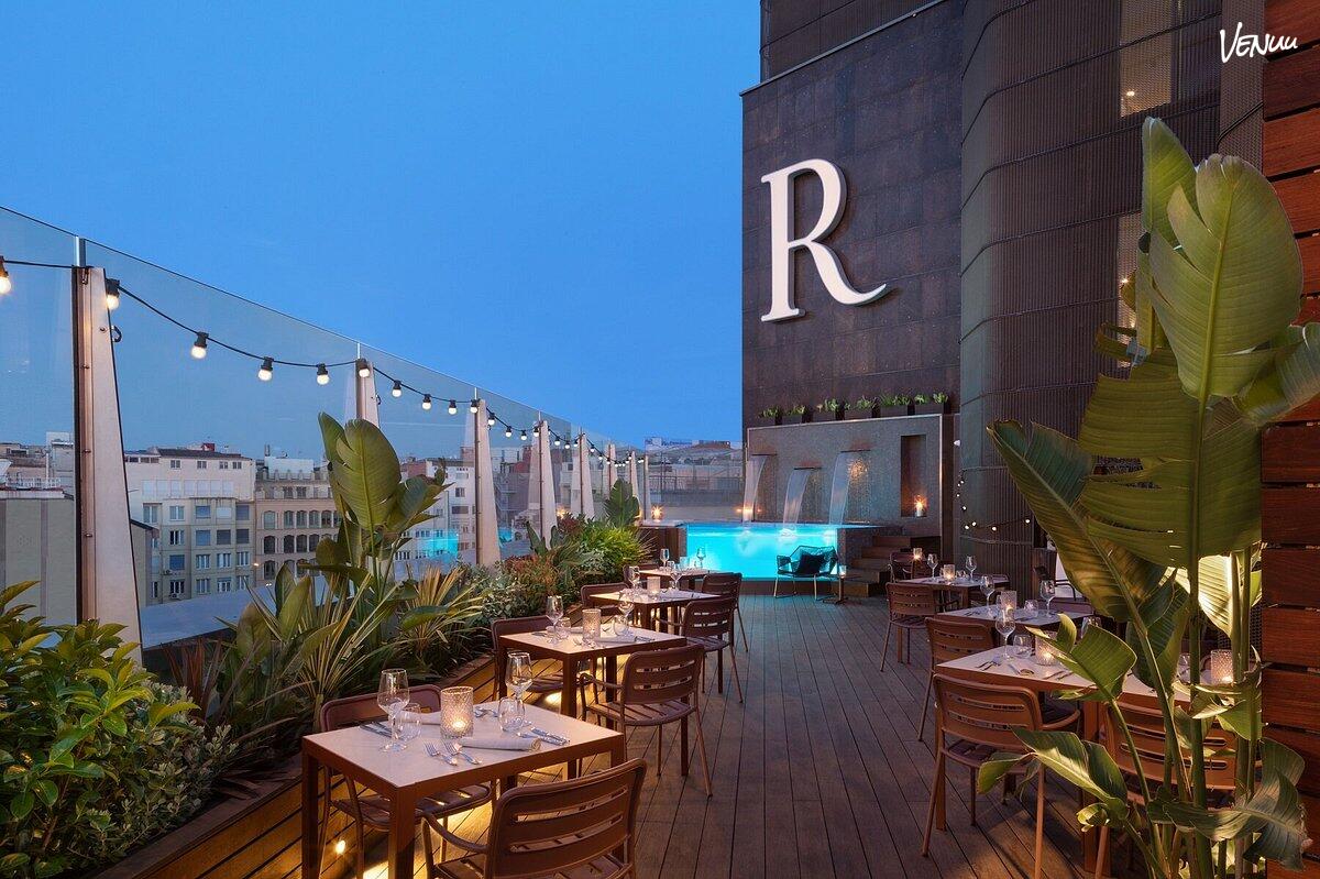 Azotea exclusiva y elegante en el Eixample para celebraciones privadas con ambiente sofisticado.