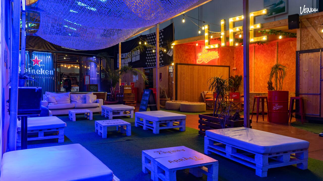 La Casa de la Mar - Hall, un espacio en Valencia ideal para celebrar cumpleaños con un ambiente relajado, buena música y espacio de sobra.