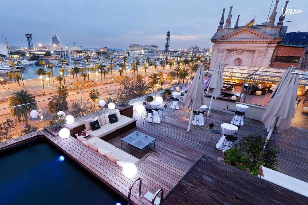 Azotea lujosa con vistas marinas perfecta para eventos privados con clase y estilo.