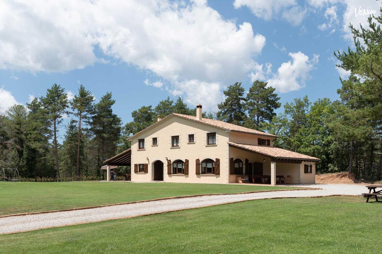 Finca rural aislada con encanto natural, ideal para bodas con alma salvaje y corazón rústico.