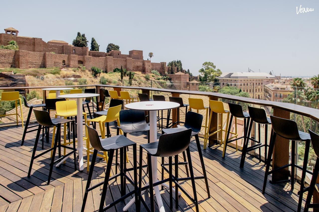 Terraza de la Alcazaba, vistas que enamoran y noches que no se olvidan.