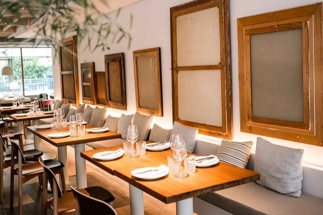 Alrevés Restaurante en Barcelona, espacio creativo e irreverente ideal para cenas navideñas originales y muy vivas.