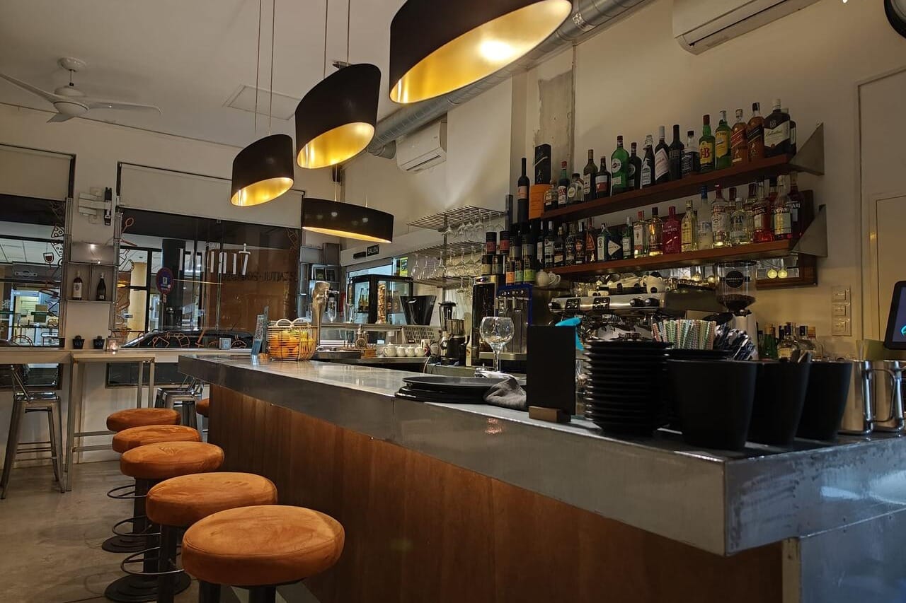 Bar Veritat, el lugar donde tu despedida se convierte en historia.