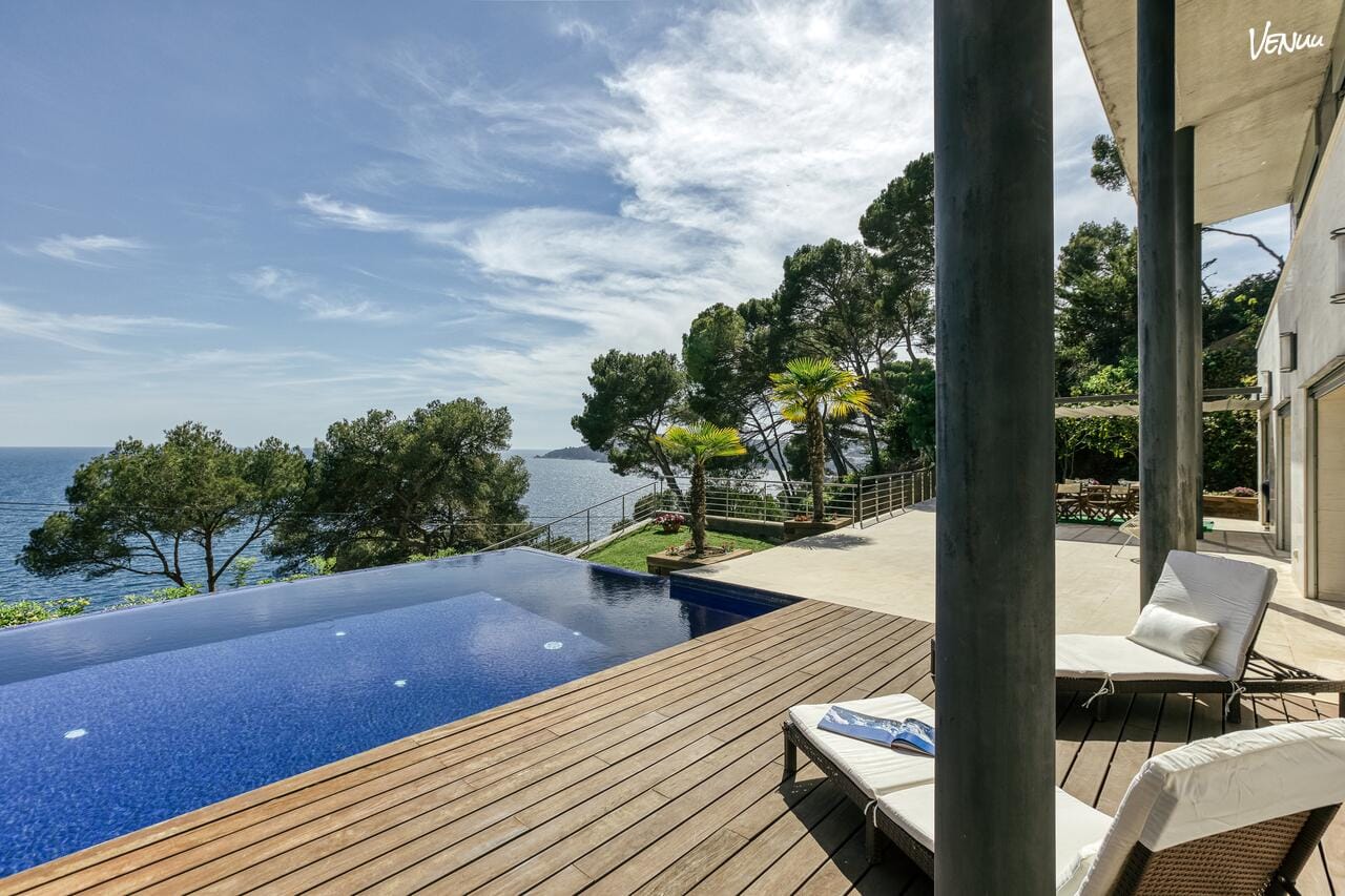 Blueview’s Villa, villa exclusiva con vistas al mar en la Costa Brava para bodas íntimas, modernas y espectaculares.