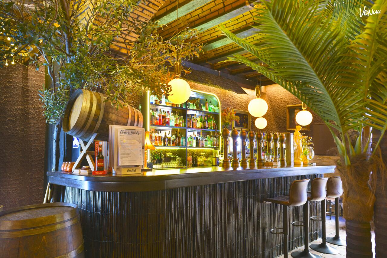Classic Drinks, bar con estilo retro moderno ideal para eventos con clase en Valencia.