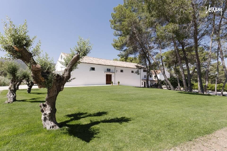 Casa Bernabé, masía rural con piscina, vistas épicas y capacidad para grandes planes.