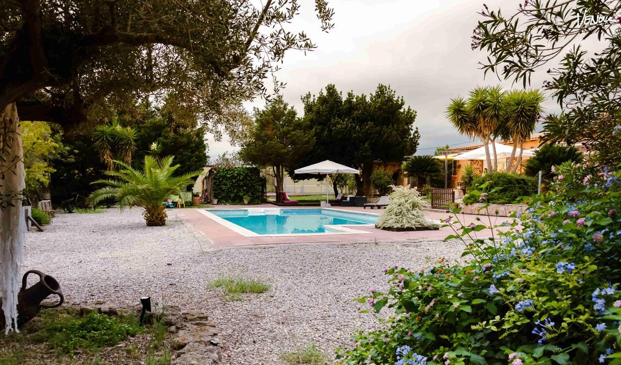 El Paraíso Escondido, casa rural con encanto, privacidad y piscina climatizada.
