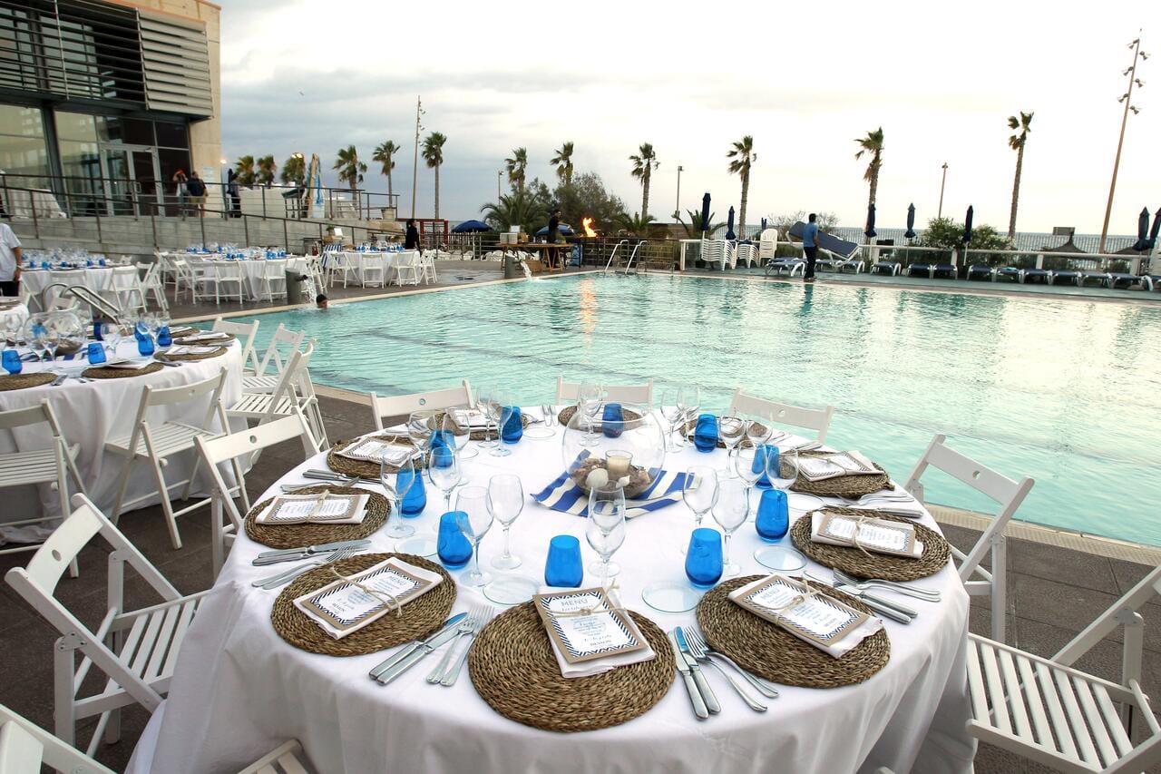 Espacio Marina, terraza con esencia mediterránea para eventos relajados junto al mar en Barcelona.
