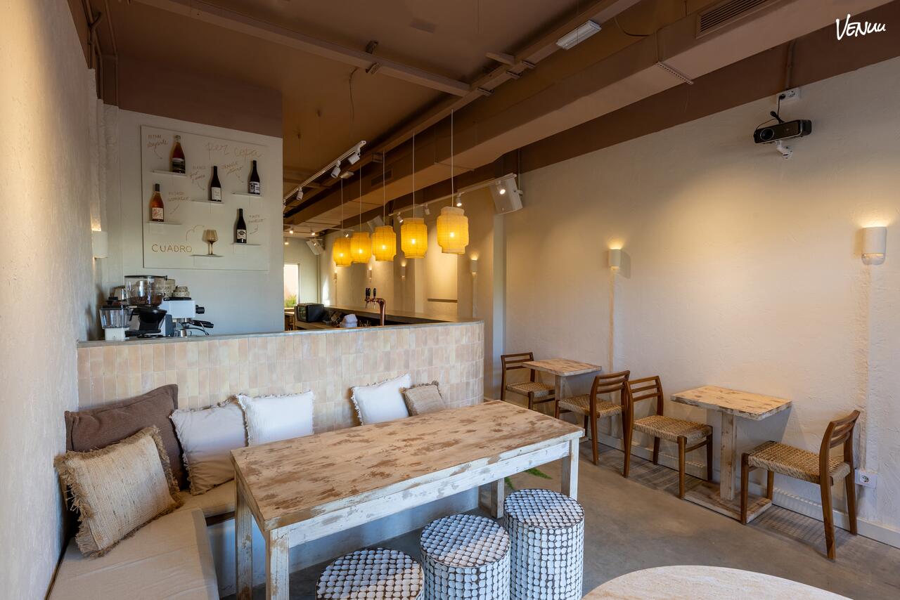 Cuadro Restaurante, espacio moderno y artístico para celebraciones chic en Barcelona.