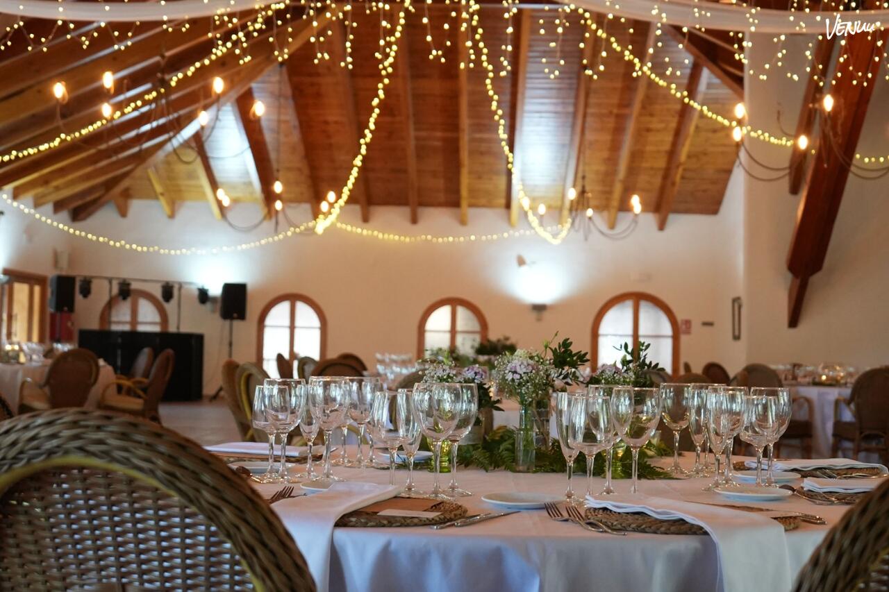 El Celler de Can Cirili, elegancia rústica y banquetes nobles en Barcelona.