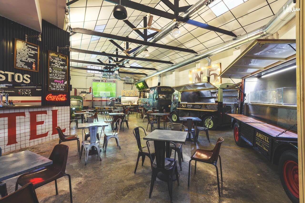 El Garaje Foodie, local gastronómico con diseño industrial para eventos sabrosos en Valencia.