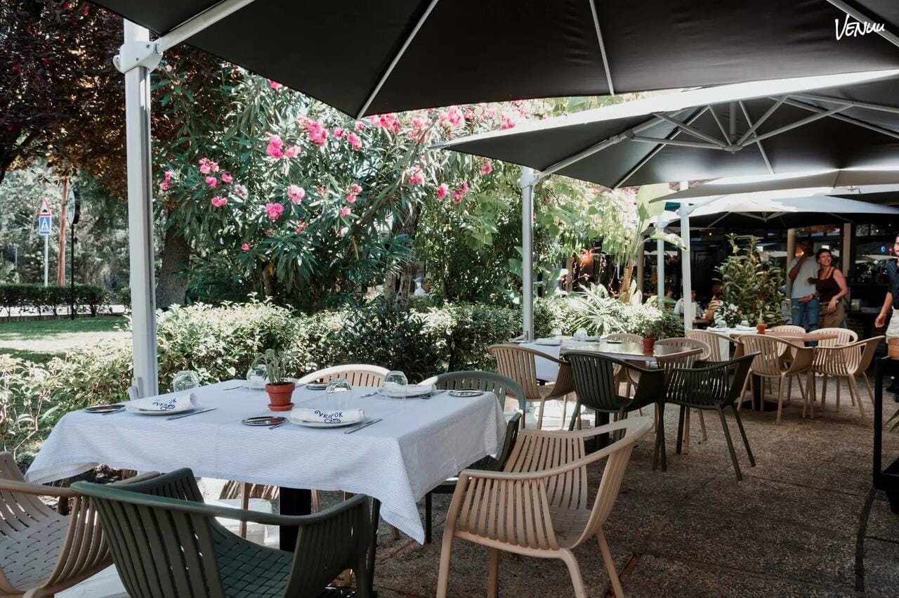 Celebración con encanto en El Rincón de Vespok – Terraza, jardín íntimo en Madrid capital.