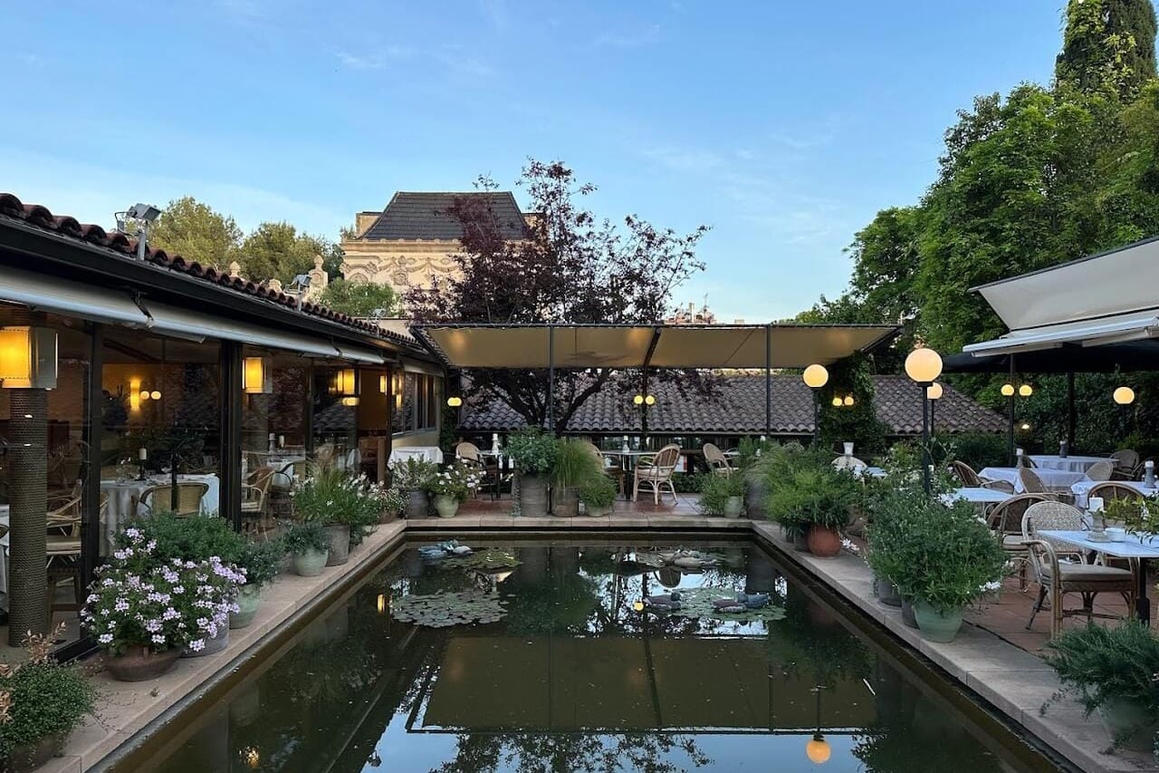 El Trapio Restaurante, espacio elegante con jardín para cenas de fin de año en Barcelona.