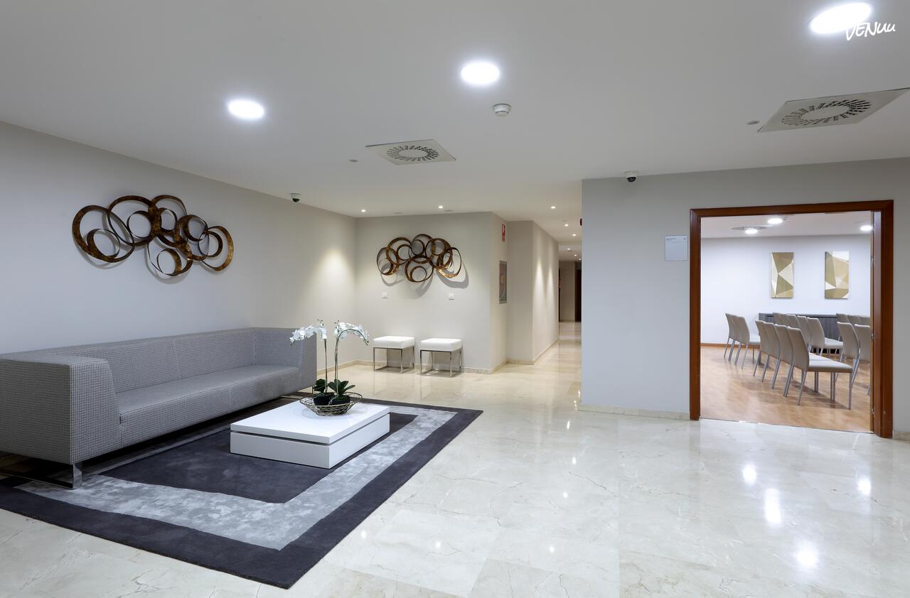 Salón Negure del Exe Zaragoza WTC, elegancia corporativa con sabor a brindis.