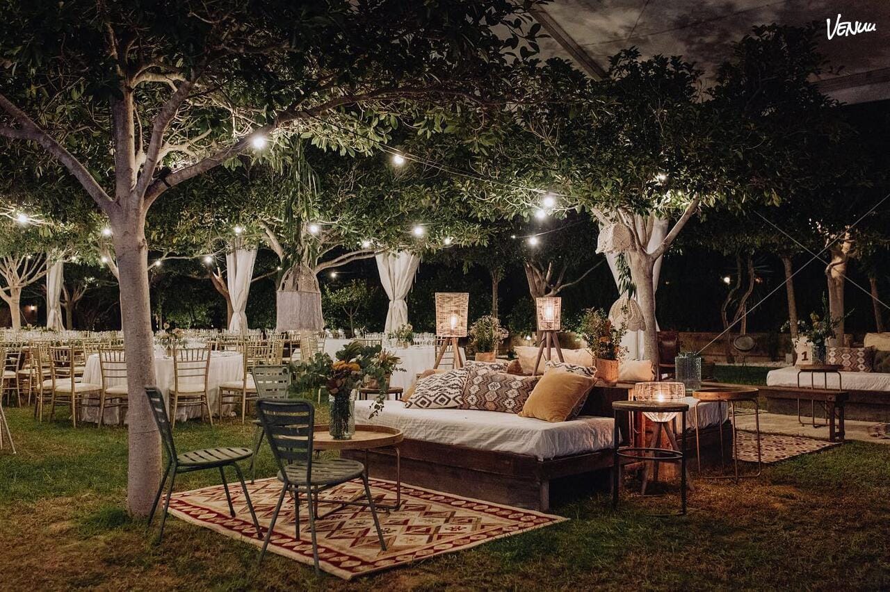 Patio de El Cortijo, un escenario de cuento para bodas al aire libre y con arte.