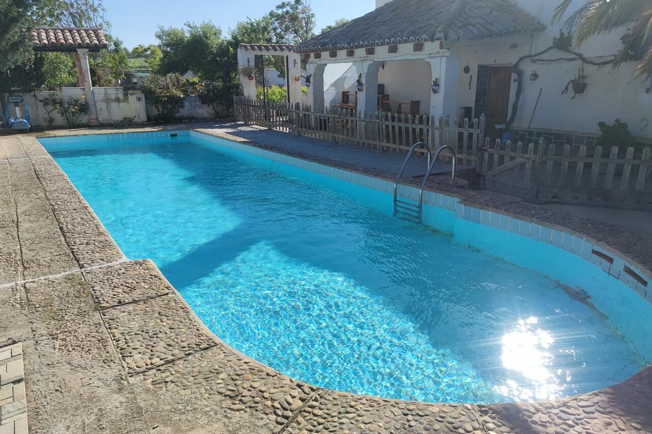 Finca Torre Pilar en Zaragoza, espacio campestre ideal para fiestas salvajes, privadas y sin relojes.