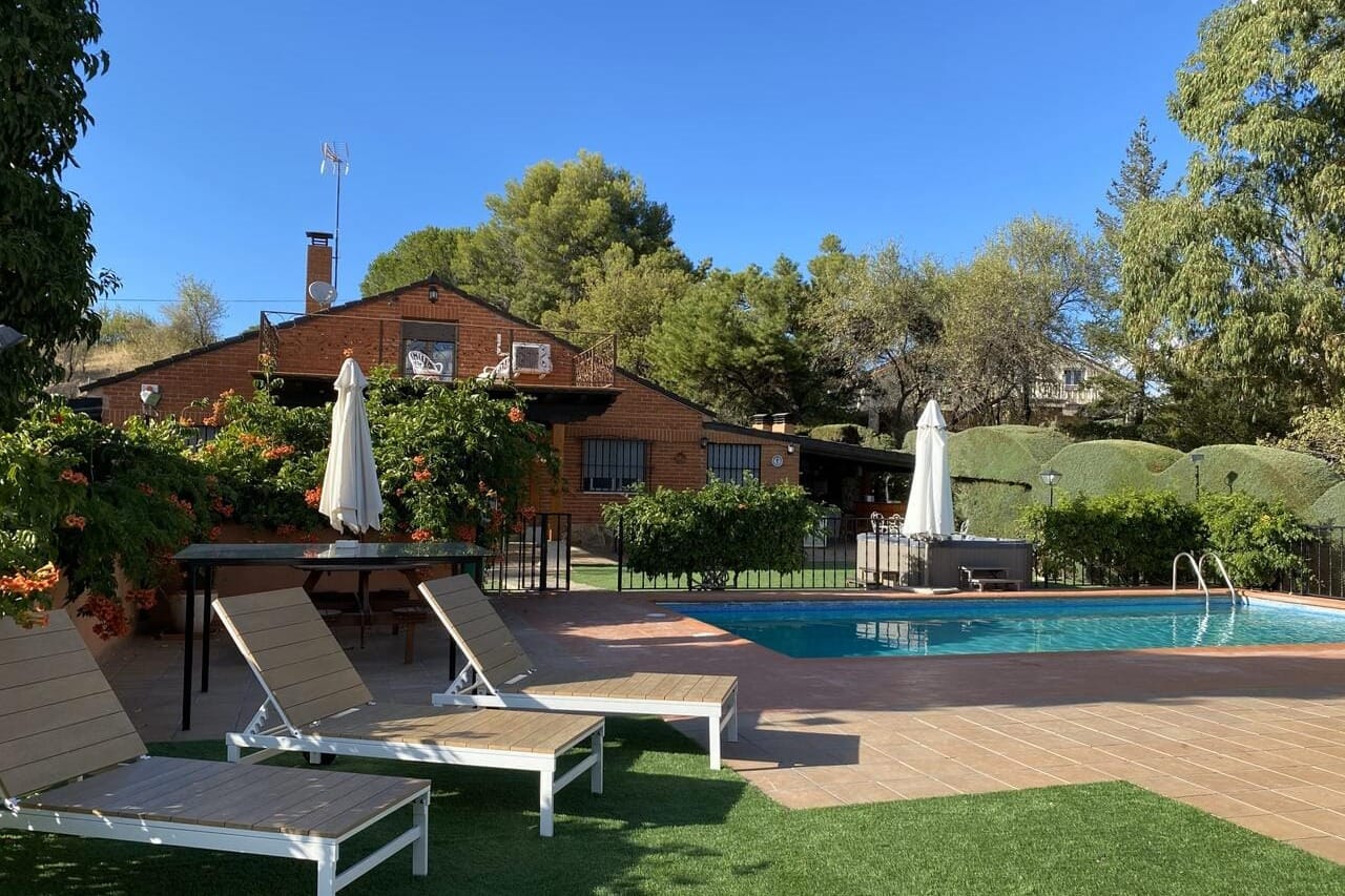 Fuente Cárdena, finca con diseño moderno y ambiente relajado para eventos originales en Madrid.