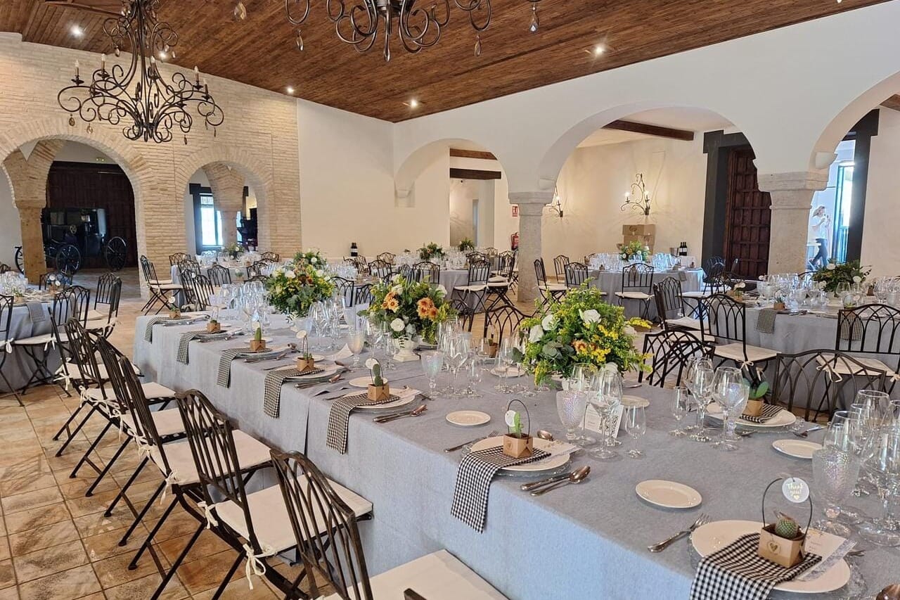Hacienda Los Frailes Salón de la Lastra, elegancia andaluza para celebraciones monumentales.