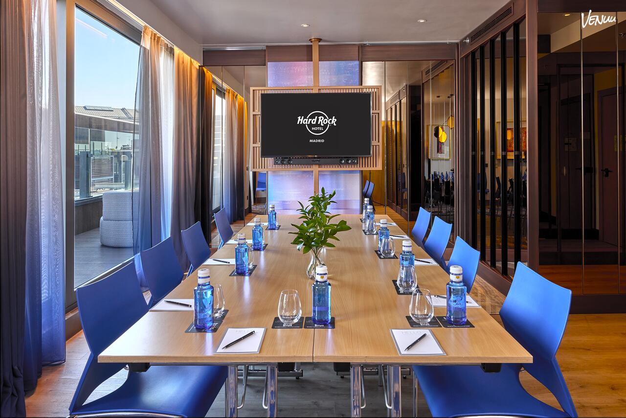Rock Star Suite en Hard Rock Hotel, sala con personalidad y flow para eventos potentes en Madrid.