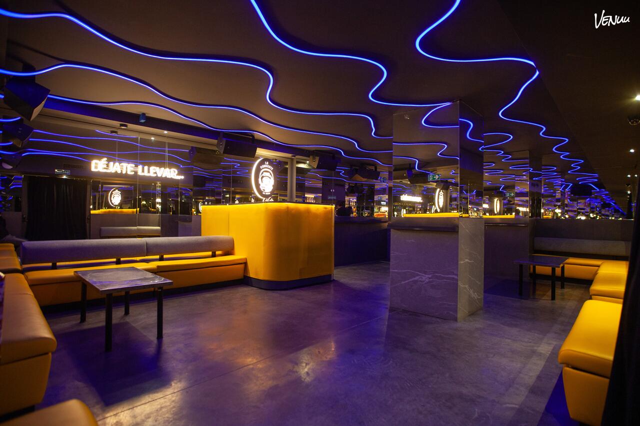 La Corriente del Golfo, discoteca con sabor latino y energía de locura controlada.