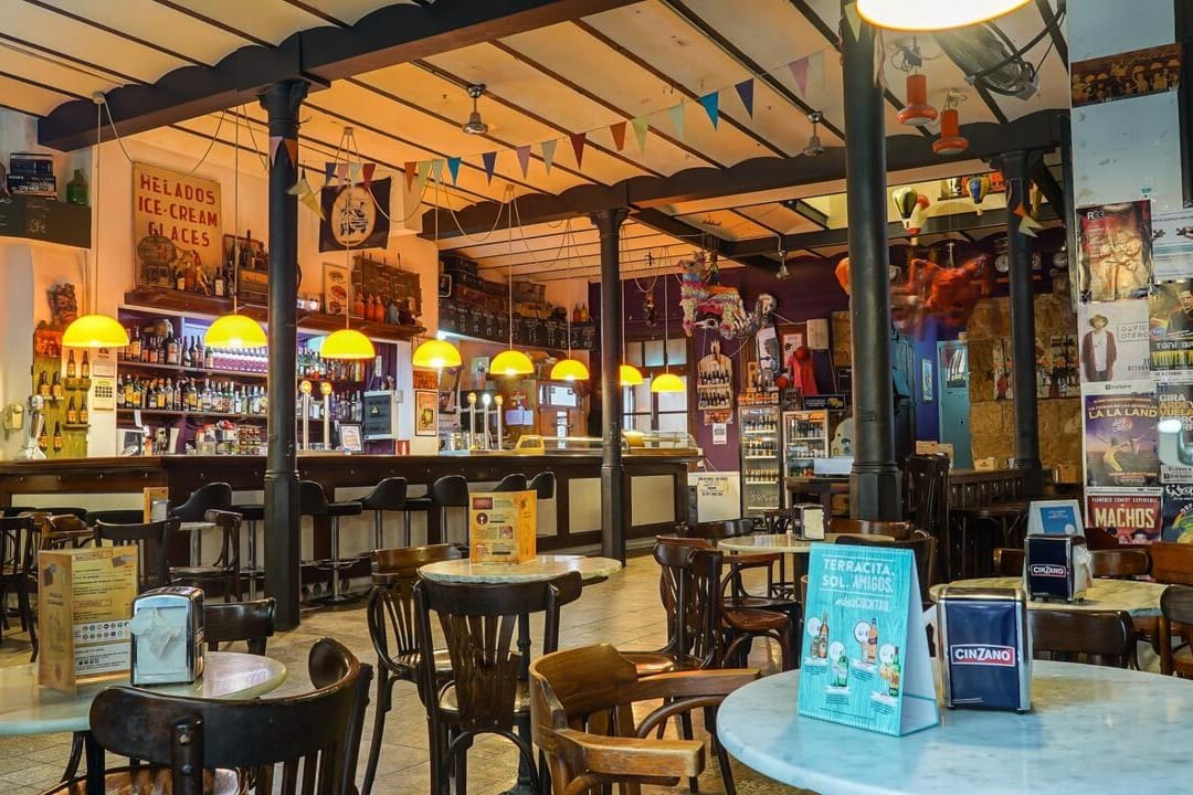 Moltabarra, el bar más divertido de Palma para tu despedida con tapas y flow.