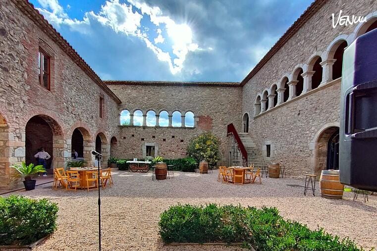 Monasterio para bodas en el Montseny, espacio espiritual y natural para celebraciones románticas y únicas en la Costa Brava.