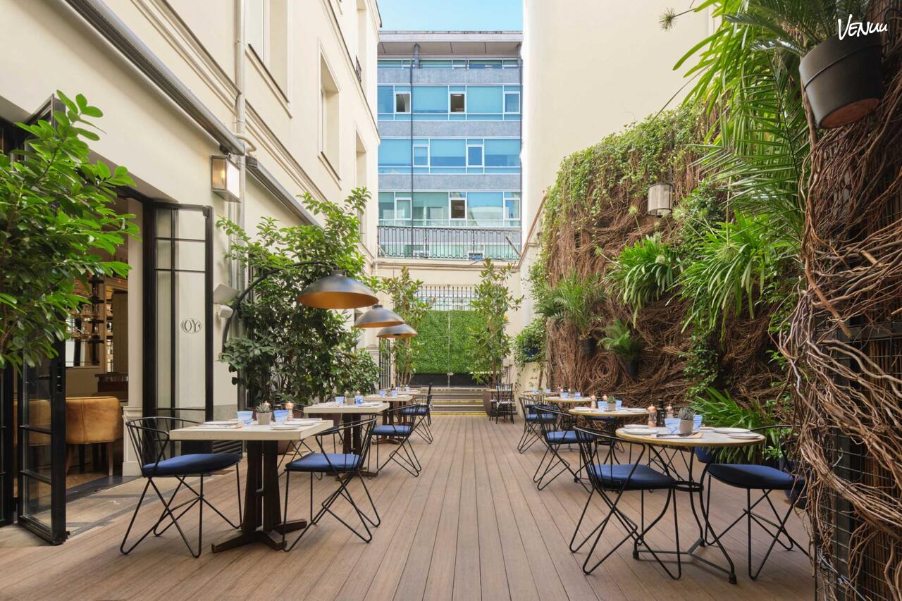 Terraza Only YOU, escenario perfecto para celebraciones amorosas al aire libre.