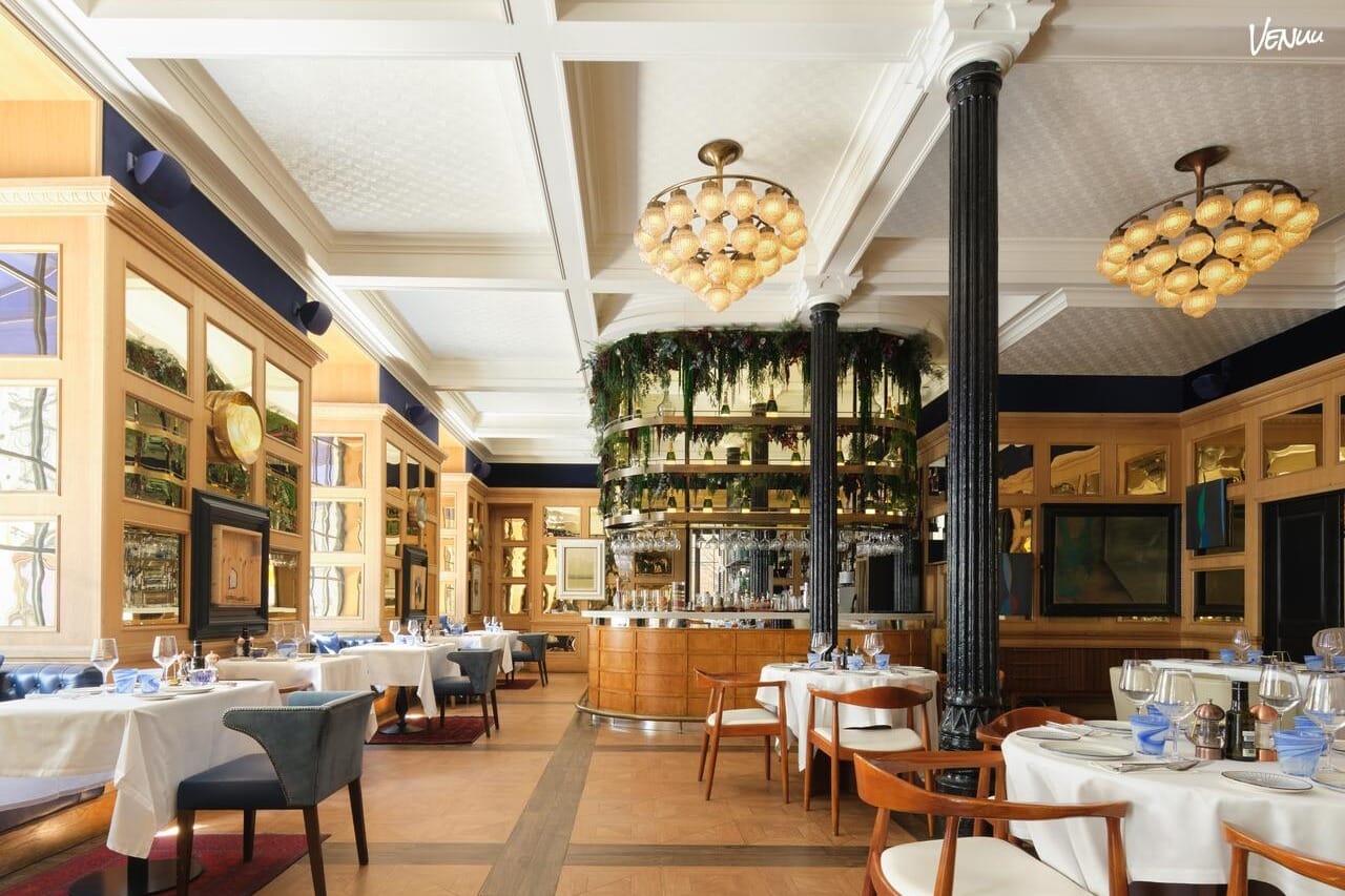 Elegante cena de fin de año en Only YOU Boutique Hotel, con arte, diseño y alta cocina.