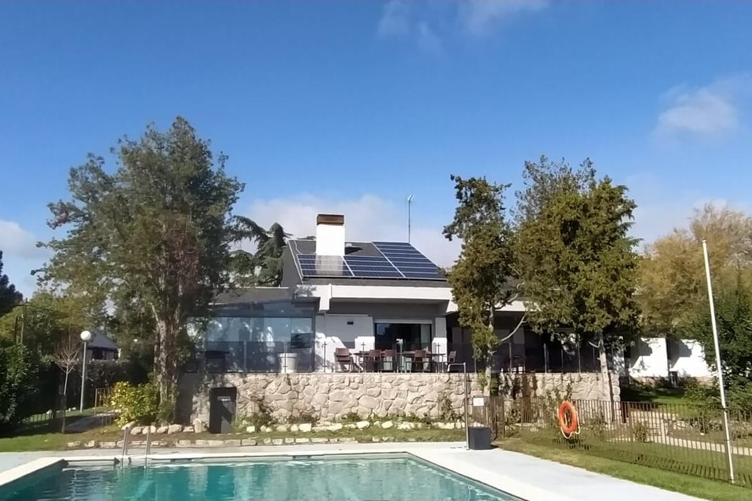 Pasias House, finca brutal con pista de tenis y piscina para celebrar sin frenos.