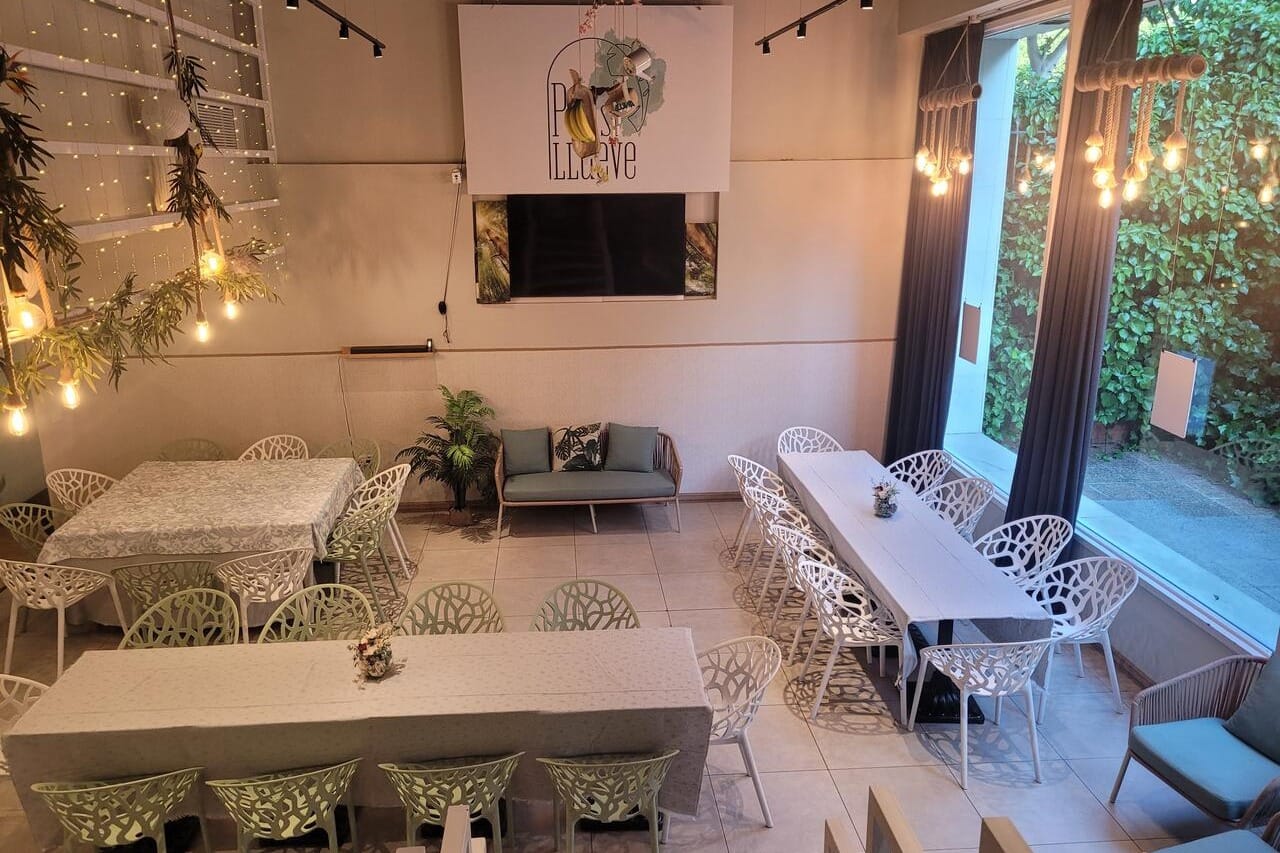 Por si Llueve, local íntimo para reuniones sociales con clima emocional en Madrid.