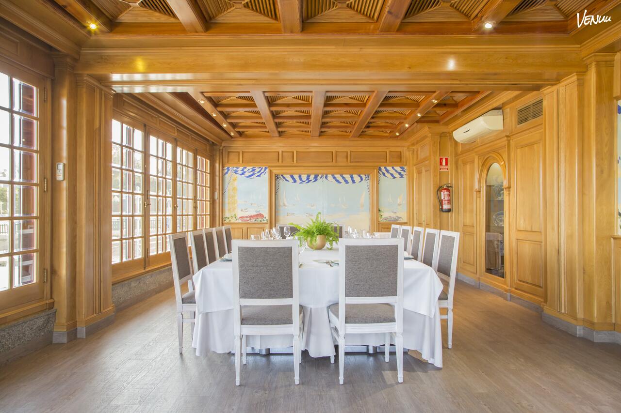 Portonovo Salón Ponteareas, restaurante gallego elegante para comidas de empresa sabrosas en Madrid.