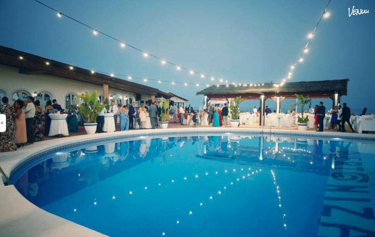 Puerto Niza Eventos en Málaga, espacio frente al mar ideal para comuniones familiares con estilo y amplitud.