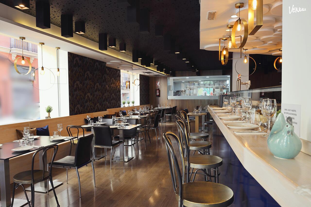Restaurante Atmosphère, donde la cena se vuelve arte con sabor a París.