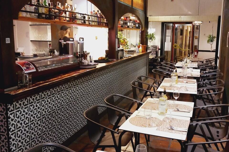 Restaurante Celentano Zaragoza, espacio elegante y divertido ideal para cenas con mucho sabor y sobremesas largas.