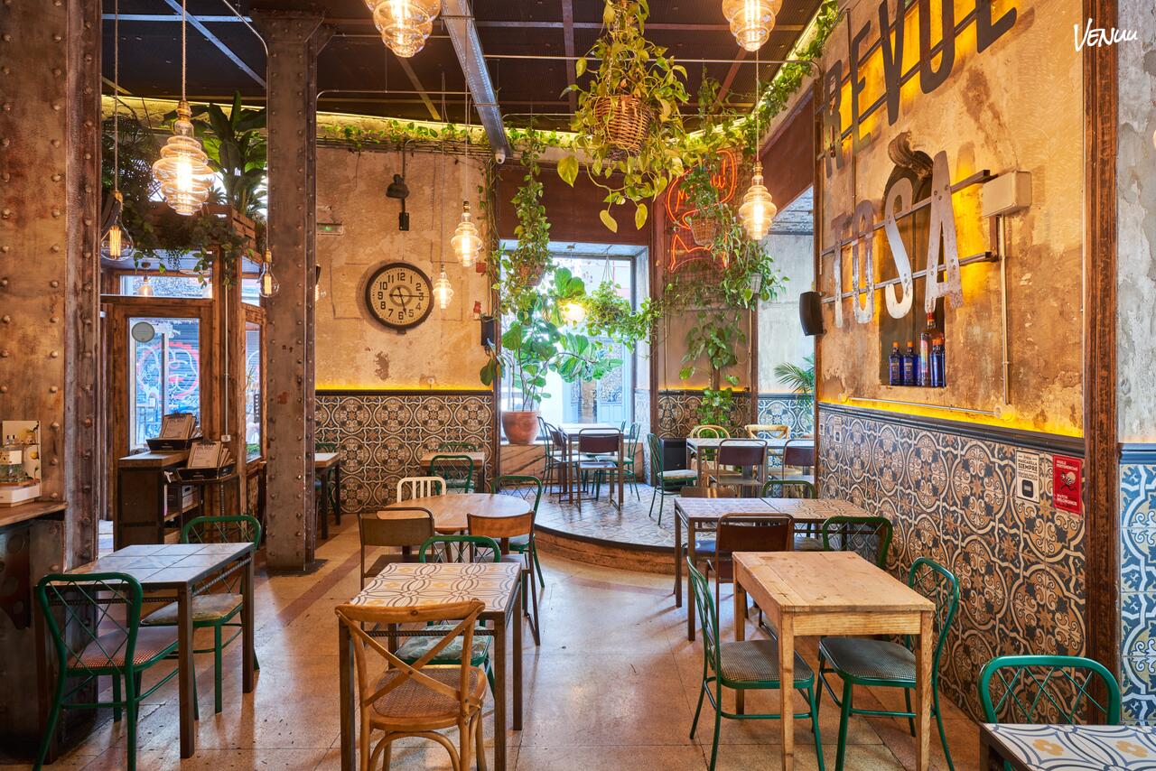 Revoltosa Prado en Madrid, restaurante informal y divertido ideal para cenas de team building espontáneas y sabrosas.