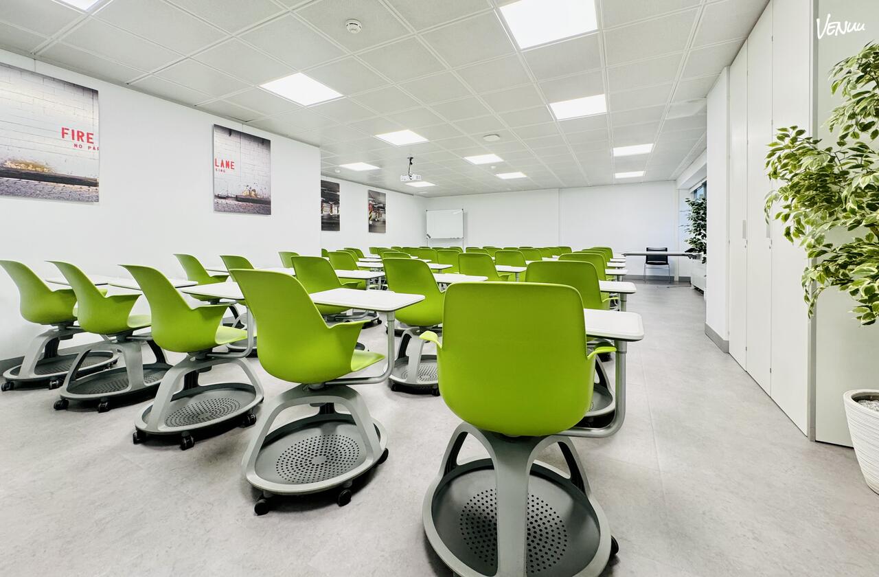 Sala 13, espacio original y equipado para conferencias y talleres creativos en Madrid centro.