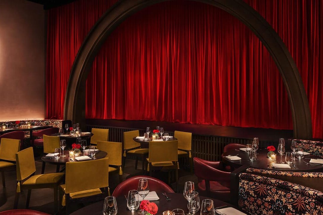 The Cabaret del EDITION, espacio con shows y glamour para cumpleaños escandalosamente memorables en Barcelona.