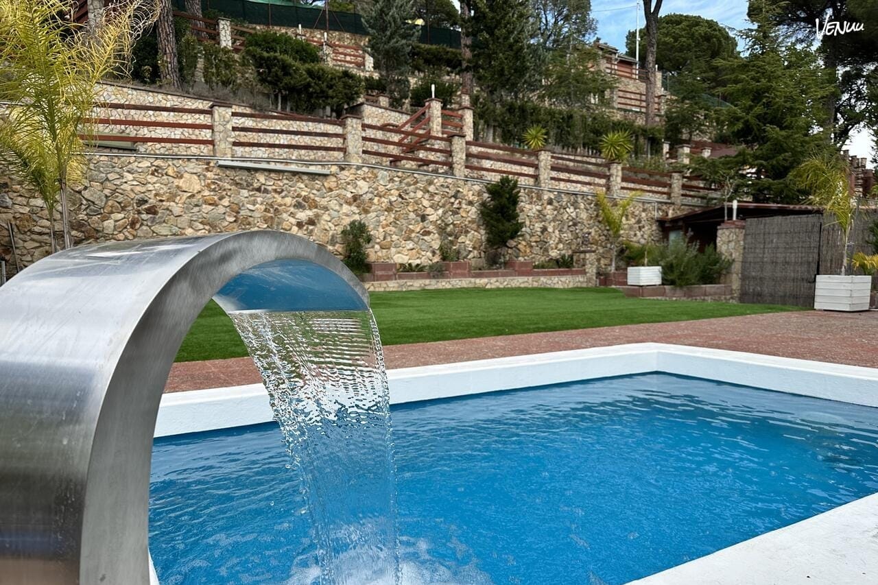 Villa Magdalena, finca rústica con piscina y zona deportiva ideal para celebraciones de día cerca de Barcelona.