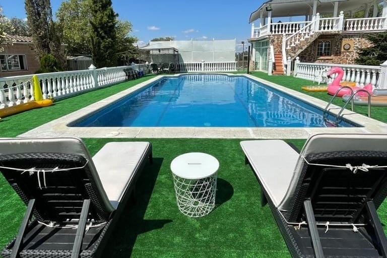 Villa Paradiso, finca privada con múltiples espacios para fiestas infantiles al aire libre en Madrid.