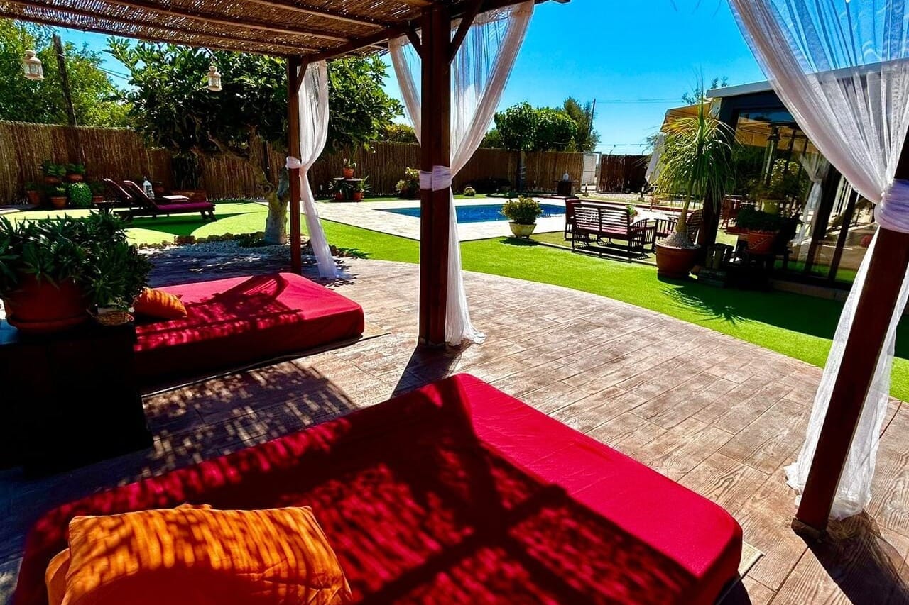 VillaLoja I, finca multifunción con vibes relajadas para bodas de corazón libre.