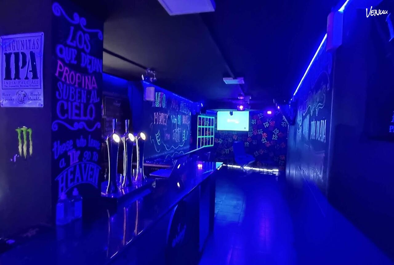 Wanderlust Bar, fiesta sin fronteras para almas viajeras con ritmo interior.