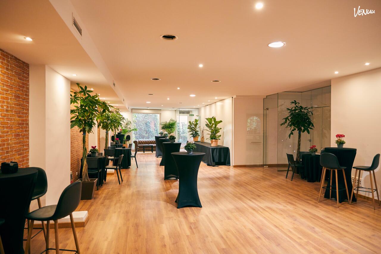 Studio 2 en West Park Studios, plató profesional para team building audiovisual con creatividad, juegos y muchas risas.