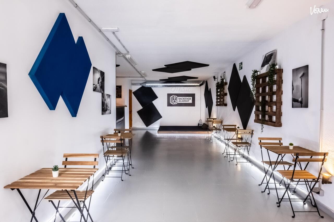 Backstage Academy en Málaga, espacio moderno y alternativo ideal para bodas diferentes con mucha personalidad.