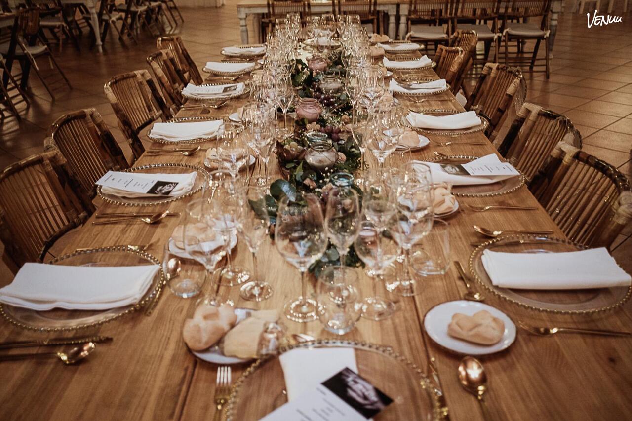 Salón La Compañía en Hacienda Atalaya Alta, Sevilla, espacio íntimo y acogedor para celebraciones con alma familiar.