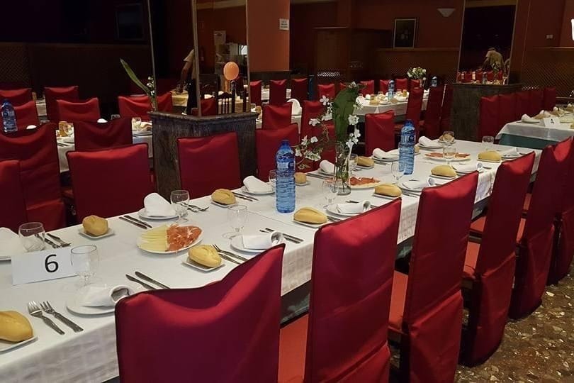 Restaurante Padilla 2 en Málaga, espacio tradicional y sabroso perfecto para grupos que quieren buena comida y buen trato.