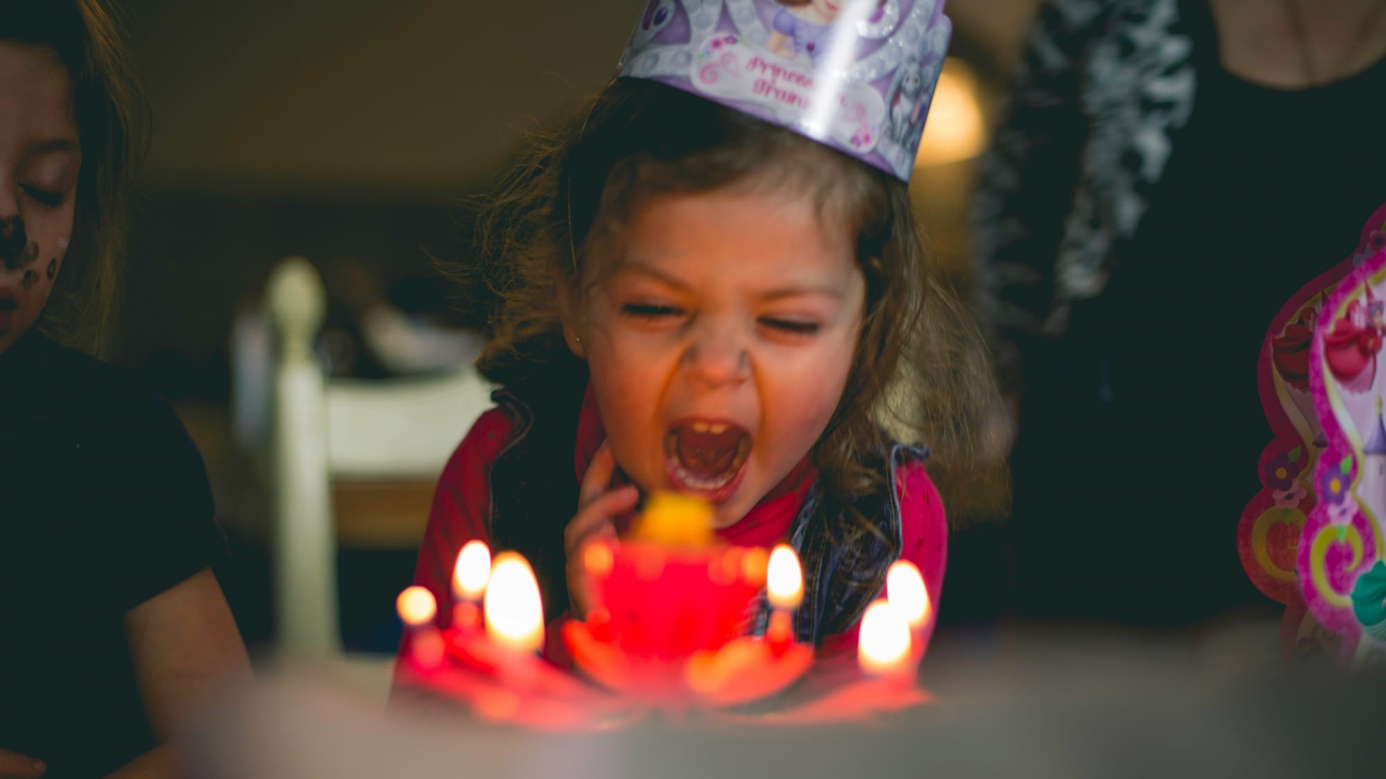 Fiesta sorpresa para niños, jóvenes y adultos: Ideas según la edad
