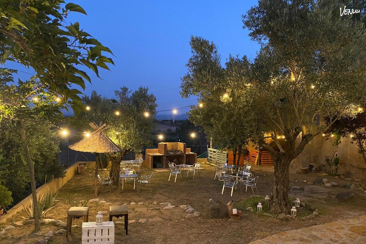 L’Olivera - Casa Rural de Castellbisbal, un jardín perfecto para eventos al aire libre en Barcelona.
