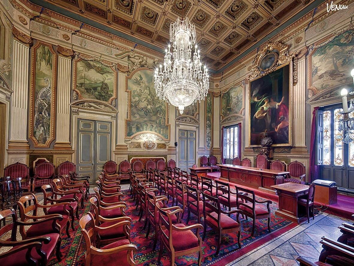 RACAB - Salón de Actos, un espacio en Barcelona ideal para conferencias y eventos corporativos de gran escala.