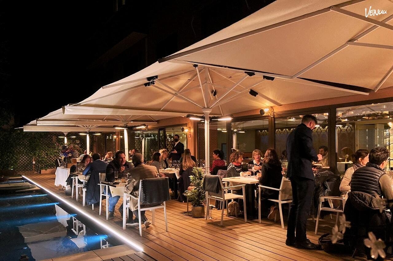 Restaurante Benares - Terraza, un oasis escondido en Madrid ideal para eventos privados con un ambiente zen y cócteles espectaculares.